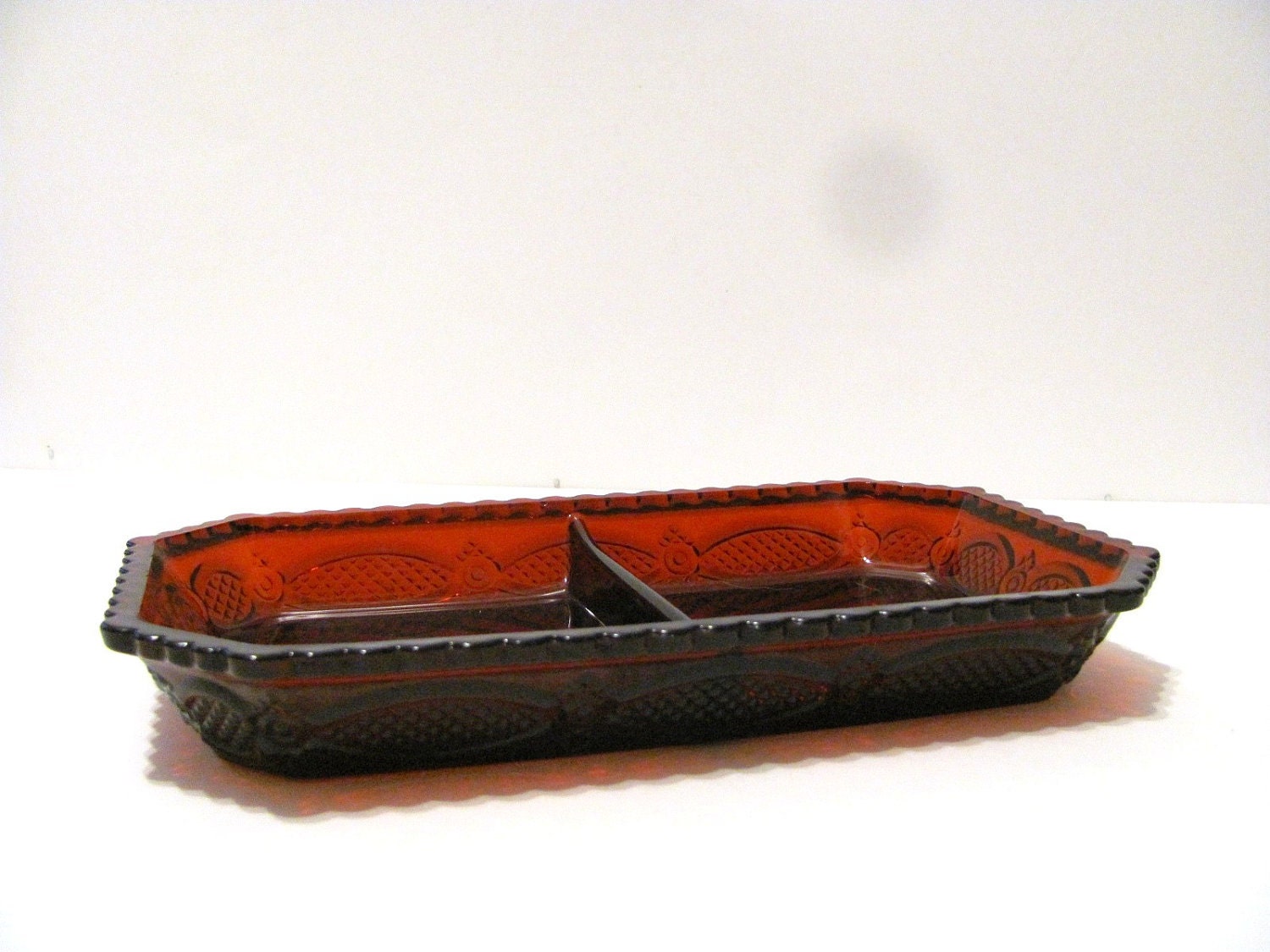 Avon Cape Cod red divided tray