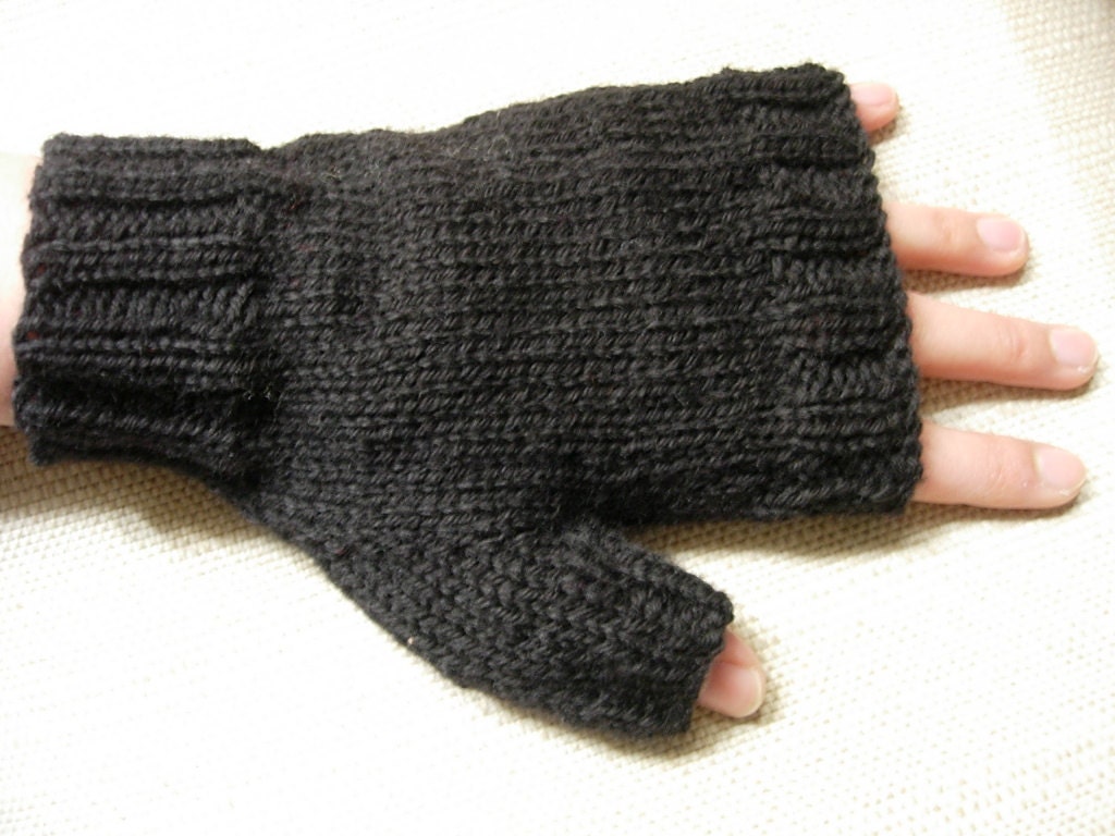 black fingerless gloves for men knitted with yarn 100% wool - aleatorioazaroso