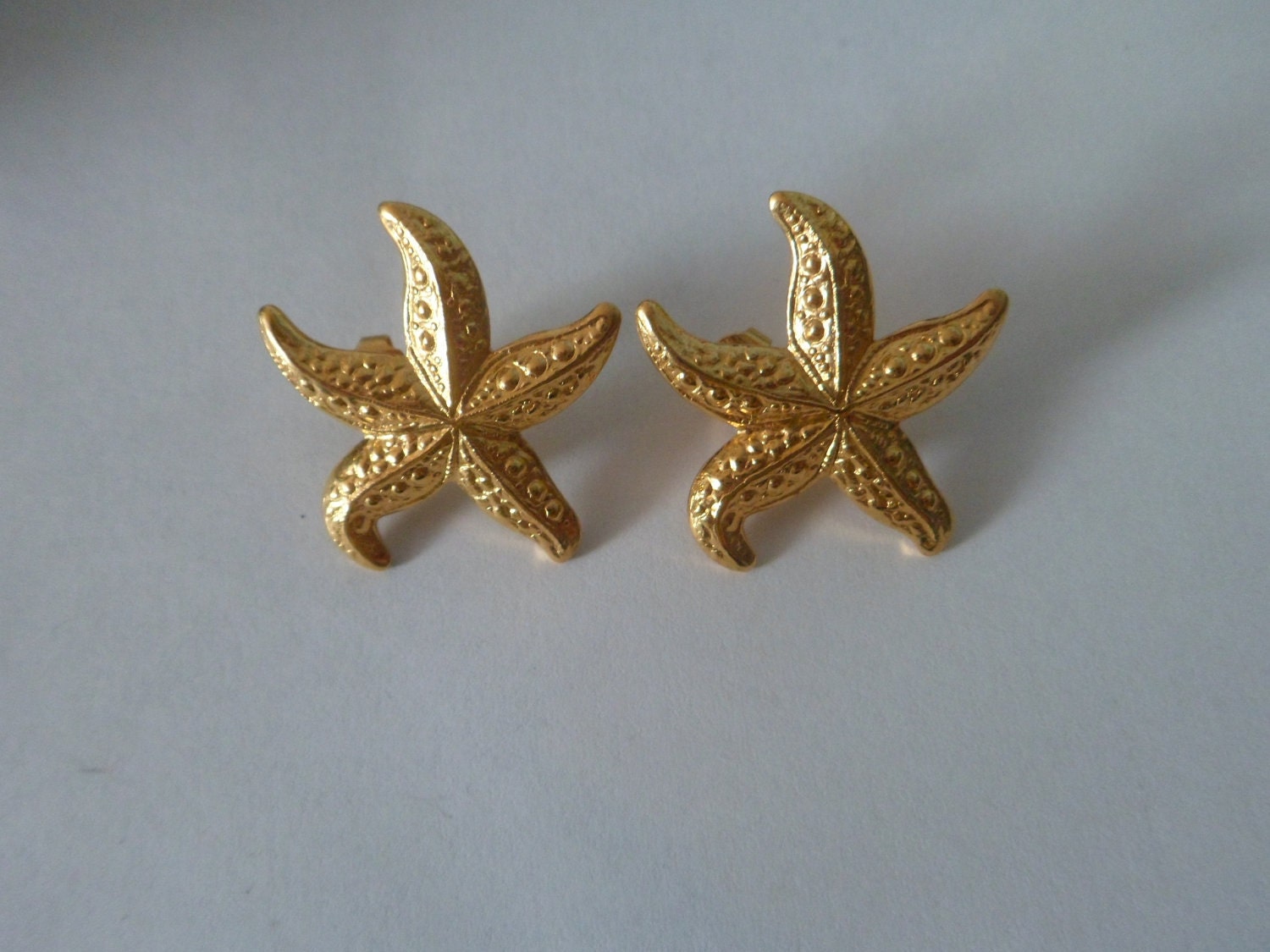 Vintage 1980s Starfish Goldtone Pierced Earrings