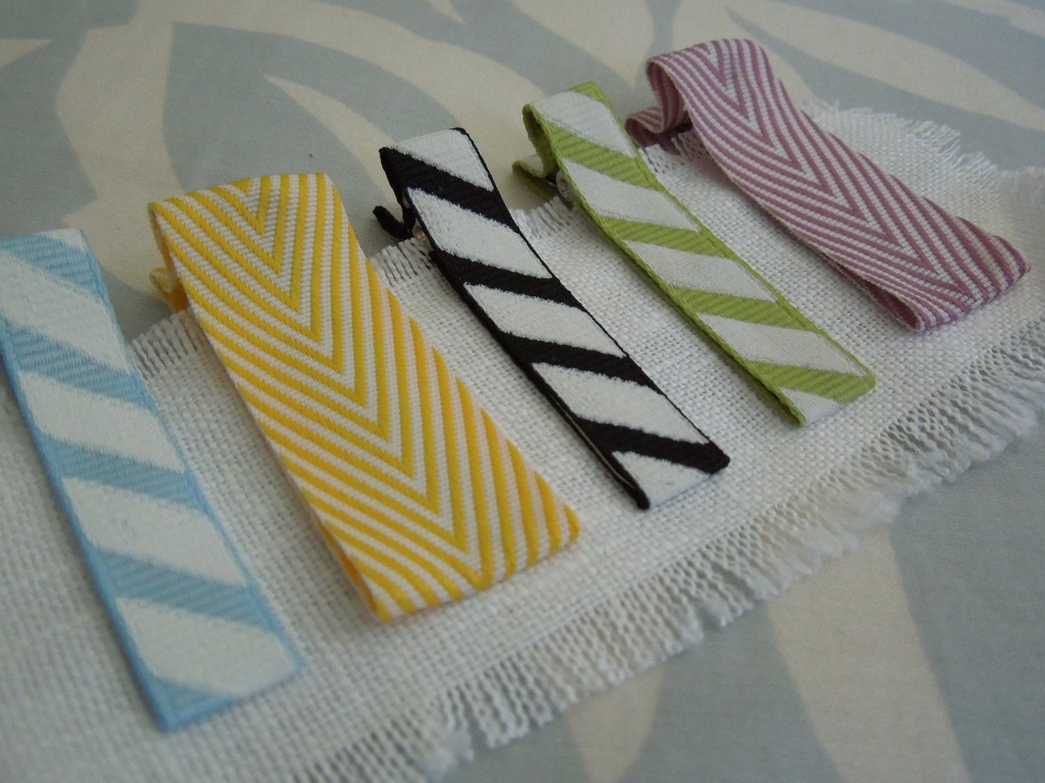 chic ribbon hair clips : stripes