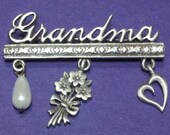 Rare Spoontiques JJ Jonette Jewelry signed Grandma pin with heart, flower and faux pearl in pewter eco-friendly