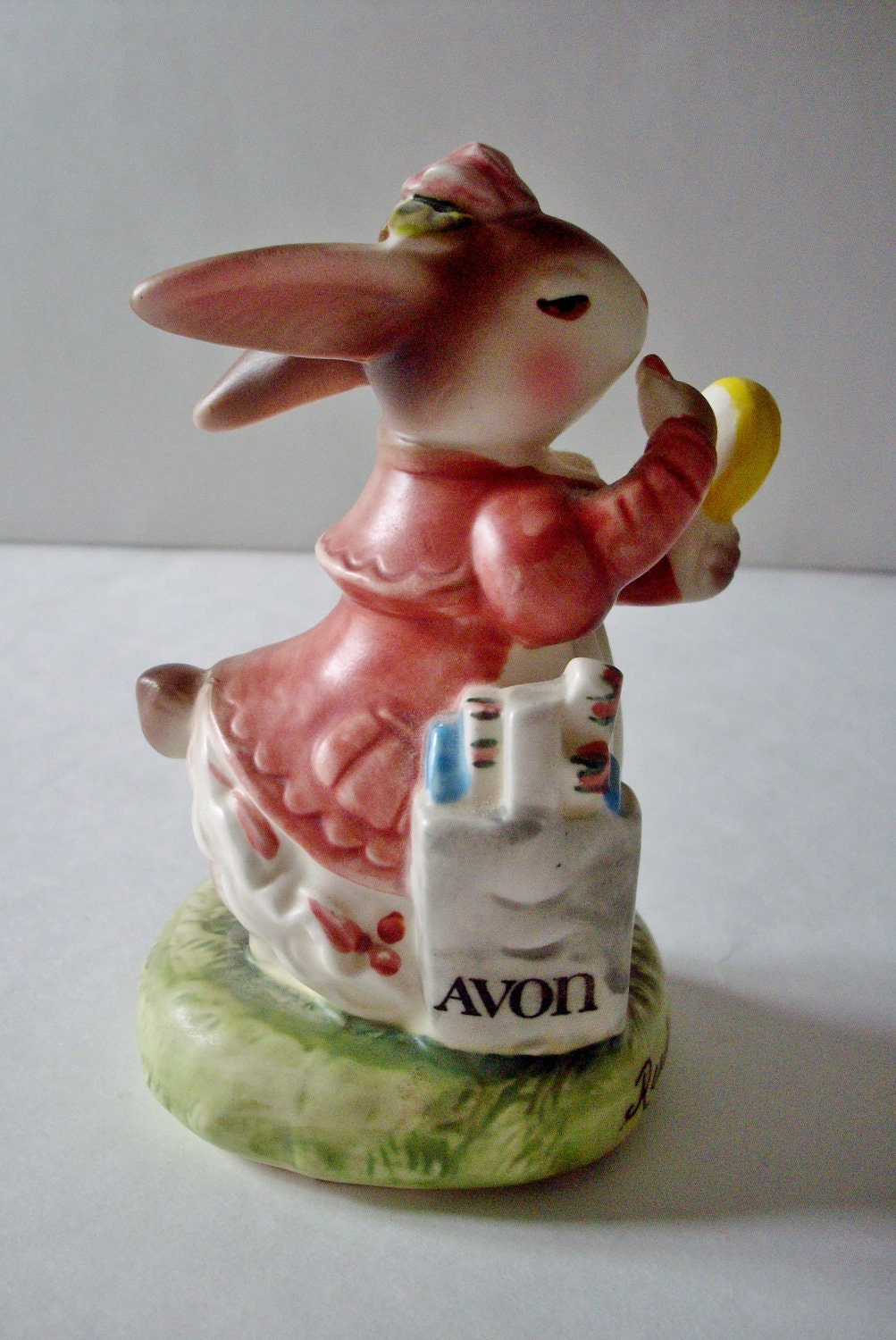 Vintage Avon Bunny Figurine Ready for an Avon day by NanNasThings
