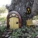 Miniature Garden, Fairy Door, Gnome Door, Hobbit Door, Elf Door, Troll Door. 8" tal Sunny Fae style door garden kit.