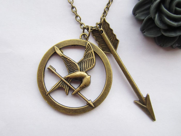 Necklace---antique bronze The hunger game style and arrow pendant & alloy chain