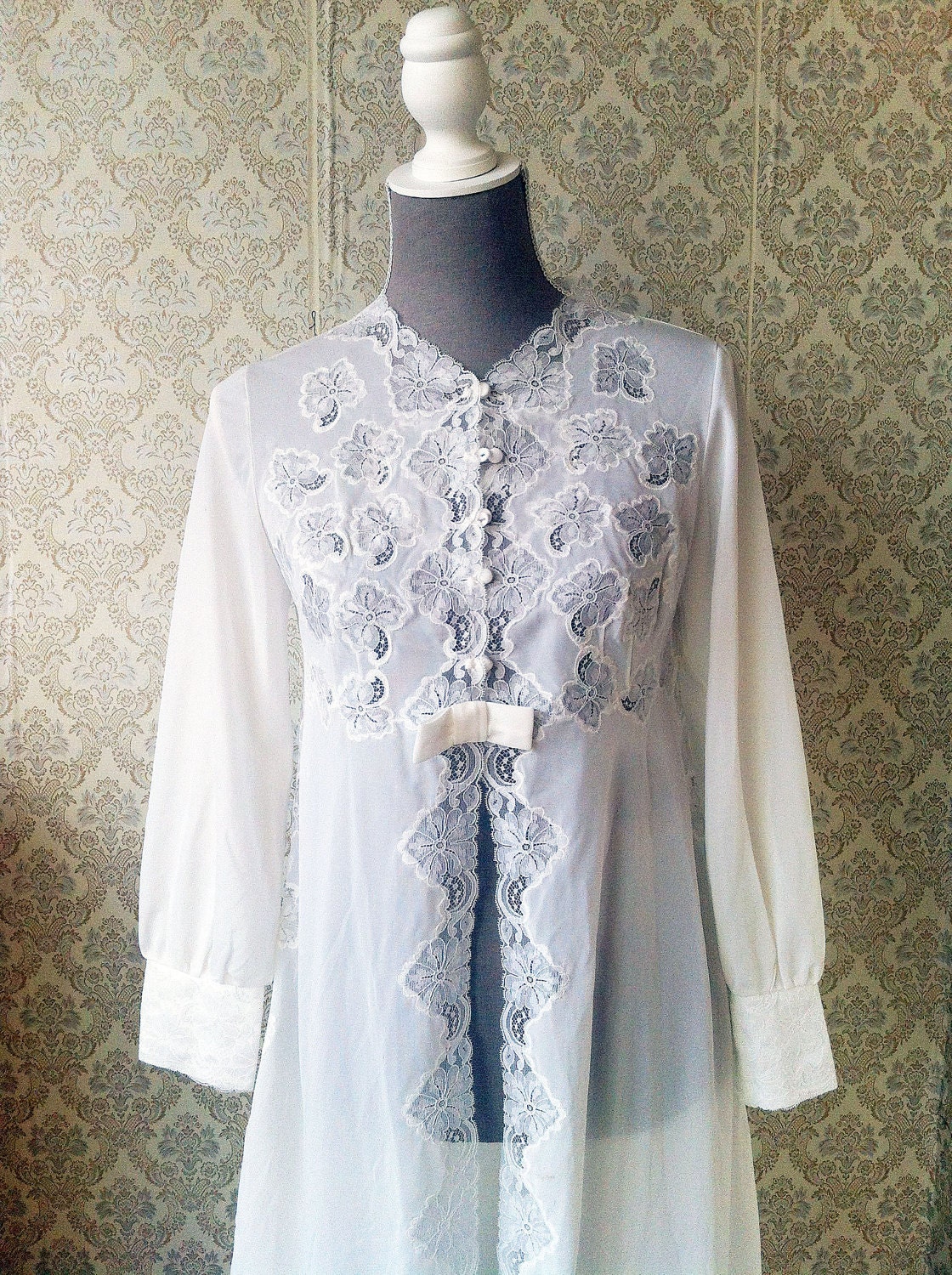 Vintage white dressing gown with Lace by altmeansold on Etsy