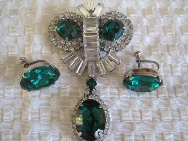 Vintage Emerald Green Rhinestone Brooch Earrings
