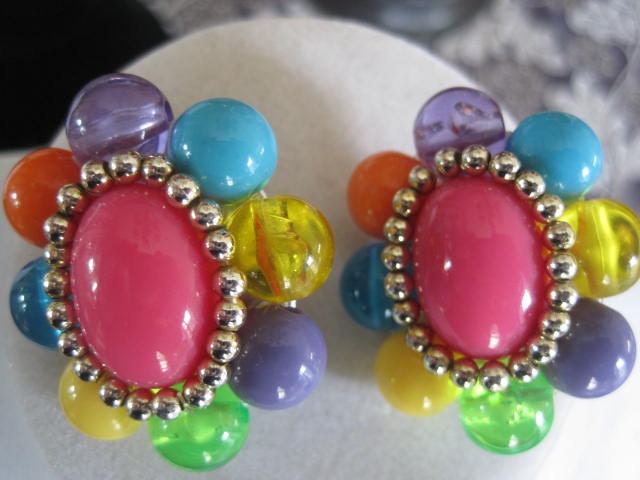 Vintage 70s Bead Mod Colorful Flower Earrings