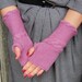 Lilac fingerless gloves.
