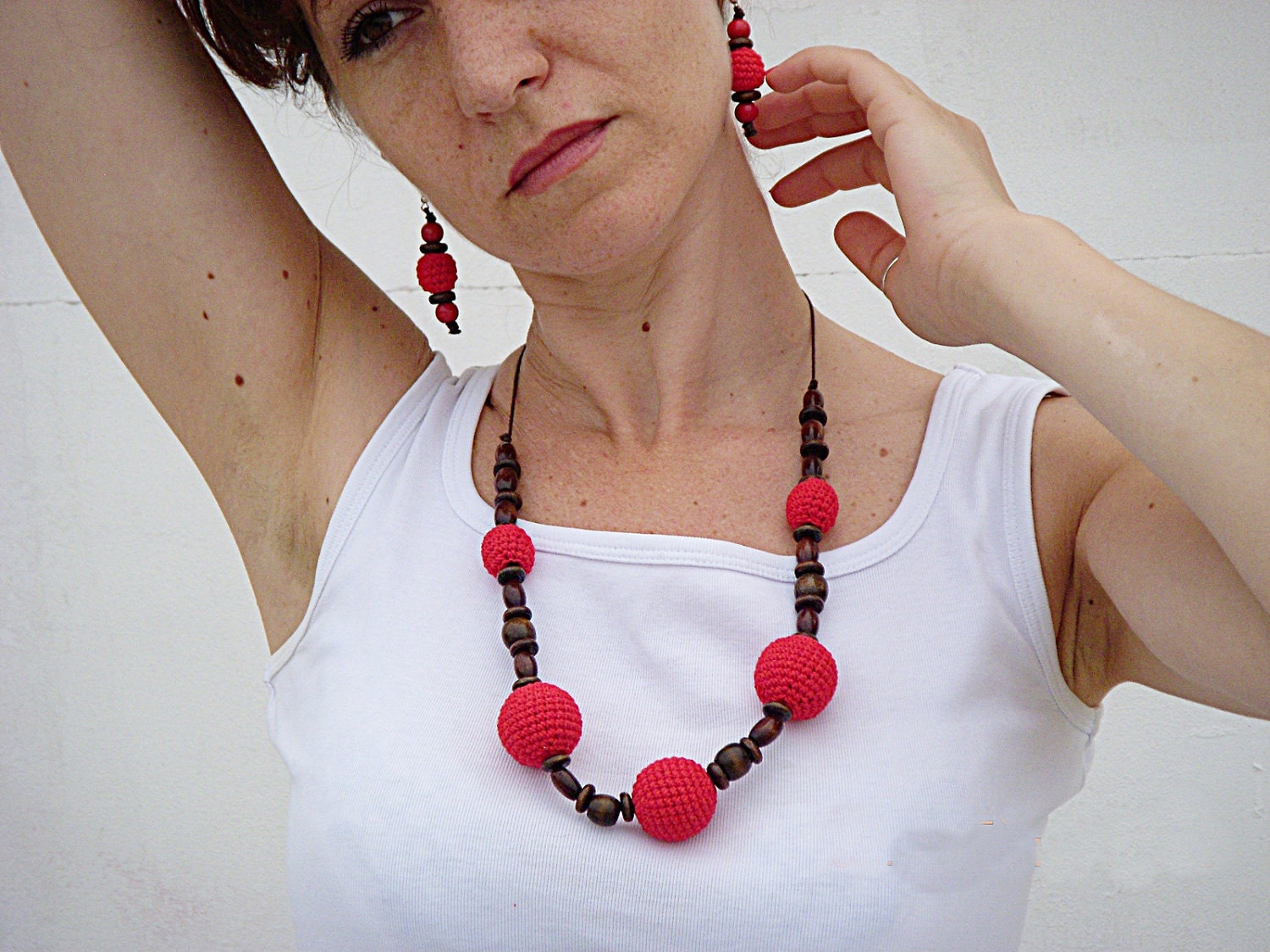 Crocheted necklace in red with  wooden beads - DesireKnitAndCrochet