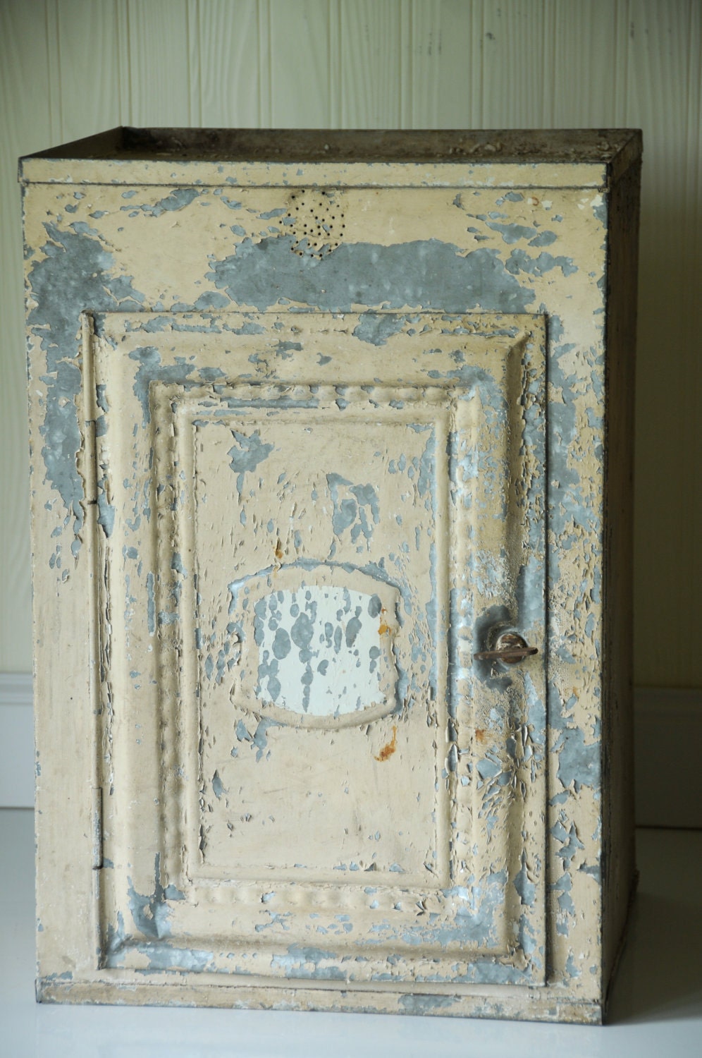 Vintage/Antique Bread Box Pie Safe Tin Pie Cabinet Tin Chippy Paint Tin Pie Safe