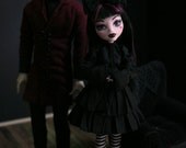 Monster High Draculaura's Family Portrait postcard