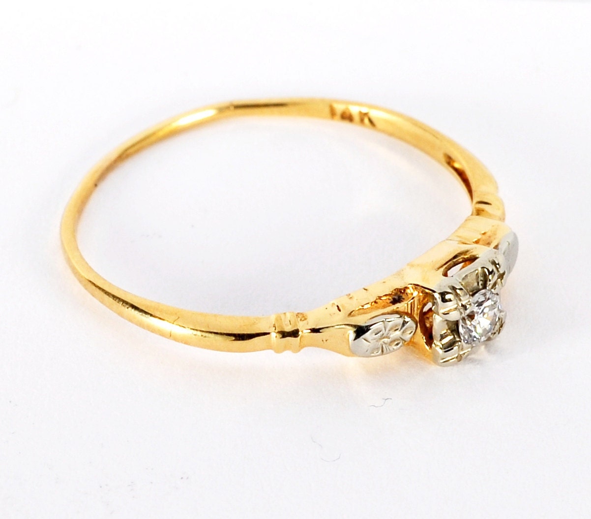 Vintage 14kt Yellow Gold Diamond Solitaire Petite Ring VS-1 F