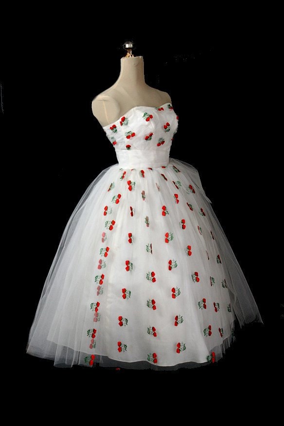 Vintage 1950s Strapless Tulle Wedding Dress, Embroidered Strawberries XS