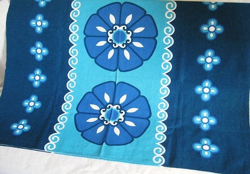 Tablecloth Vintage 1960s 1970s Blue Turquoise Aqua Floral 130 x 170cm
