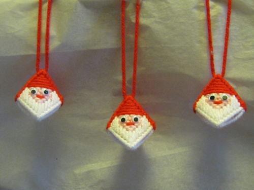 Set of 3 Plastic Canvas Kiss Ornaments ... Santa