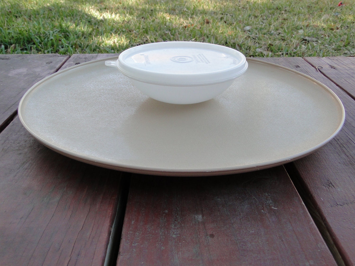 Tupperware - Tan & White Chip and Dip Serving Tray and Sealed Bowl Mold No. 492-2