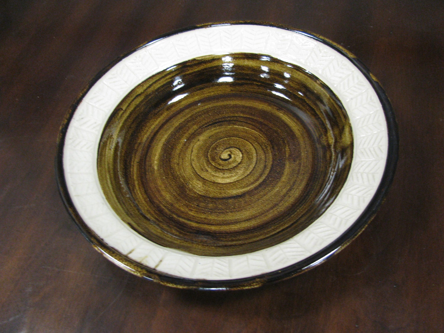 Incised Feather-edge Brown and White Handpainted Ceramic Bowl