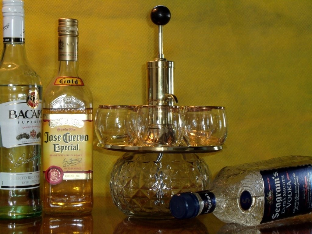 Park Industries Liquor Pump Decanter with 5 Glasses by BLiPPEE