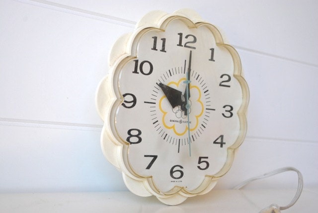 Vintage wall clock, white with scalloped edges and aqua blue second hand