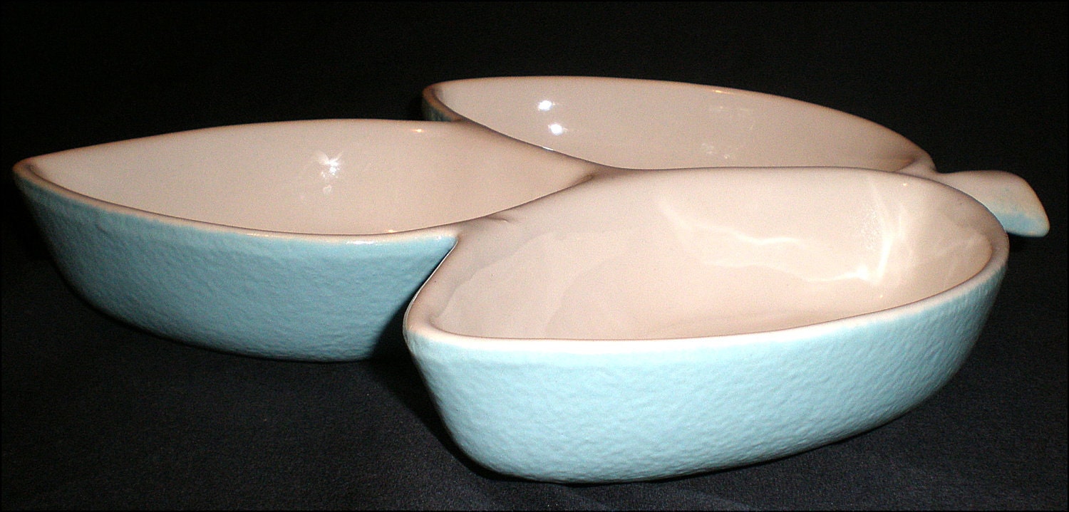 Hull Pottery Nut Dish In Baby Blue