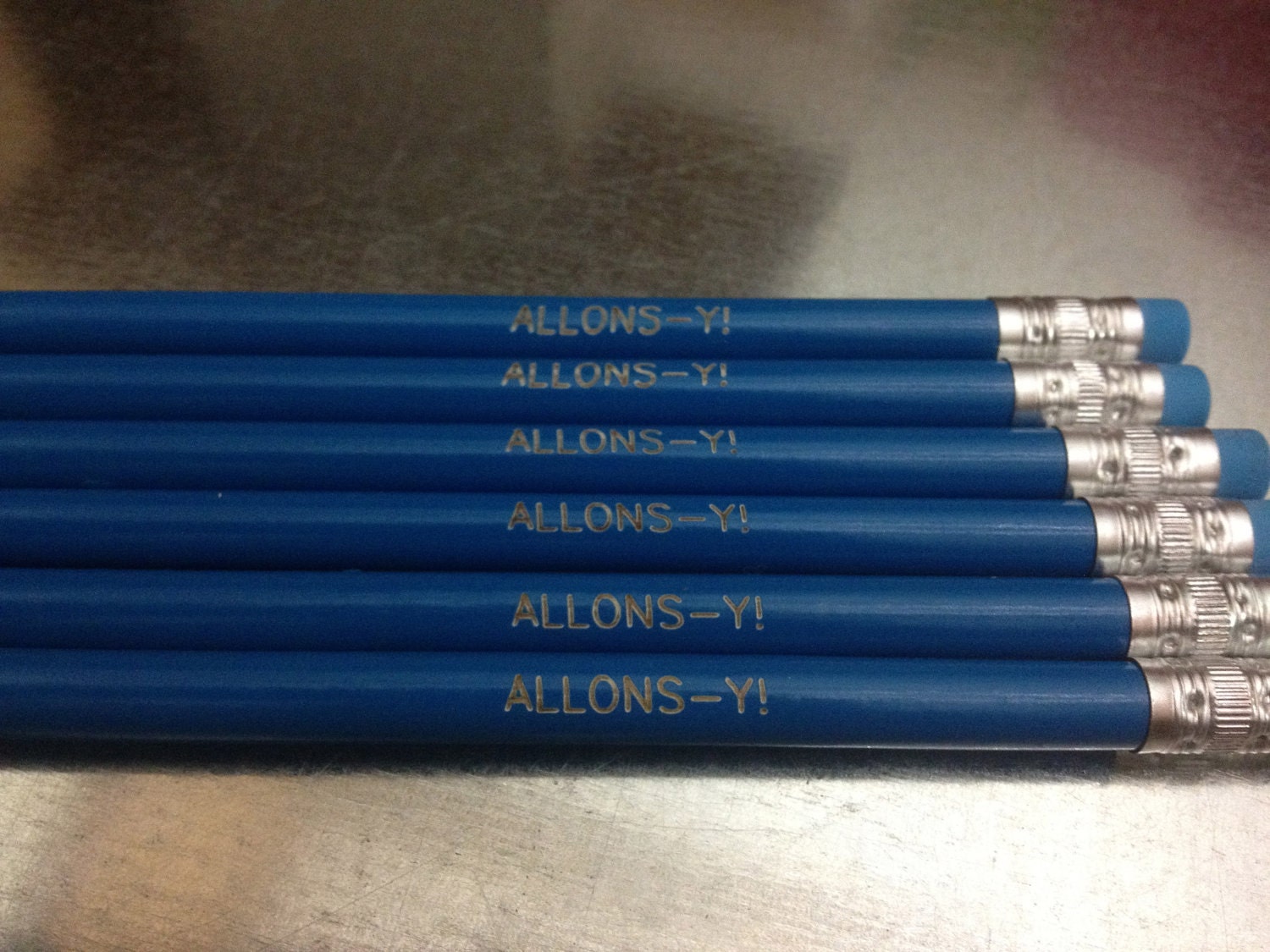 Exclusive Doctor Who the 10th Doctor ALLONS-Y TARDIS Blue No 2 Slogan Pencil Set