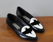 80s 90s BATMAN black white patent loafer / 6
