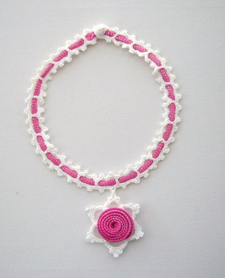 Crochet Necklace - Crochet Choker - Pink Necklace - Shabby Chic Necklace
