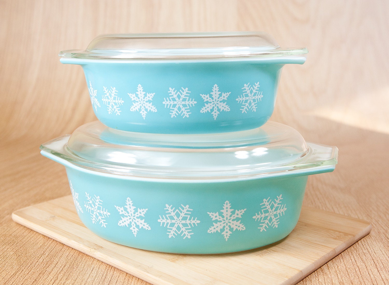Pyrex Aqua Snowflake Casserole Dish Set w/ Lids (1 1/2 Quart & 2 1/2 Quart)