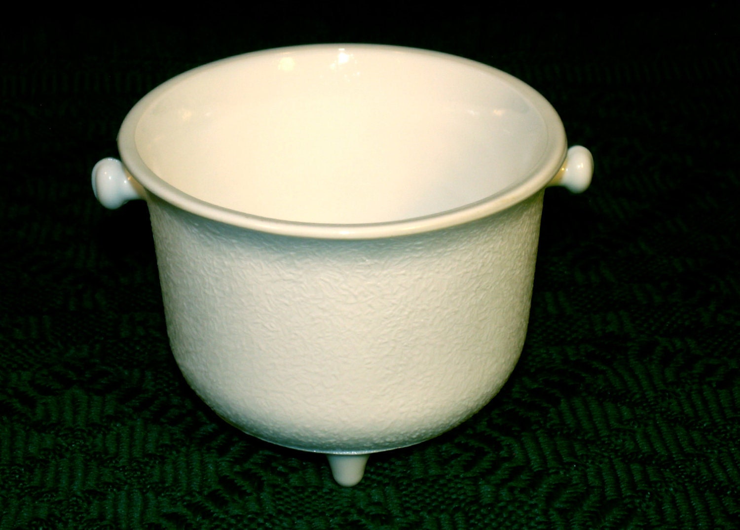 Vintage milk glass kettle/bowl