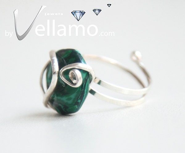 Modern sterling silver adjustable ring with green malachite gemstone