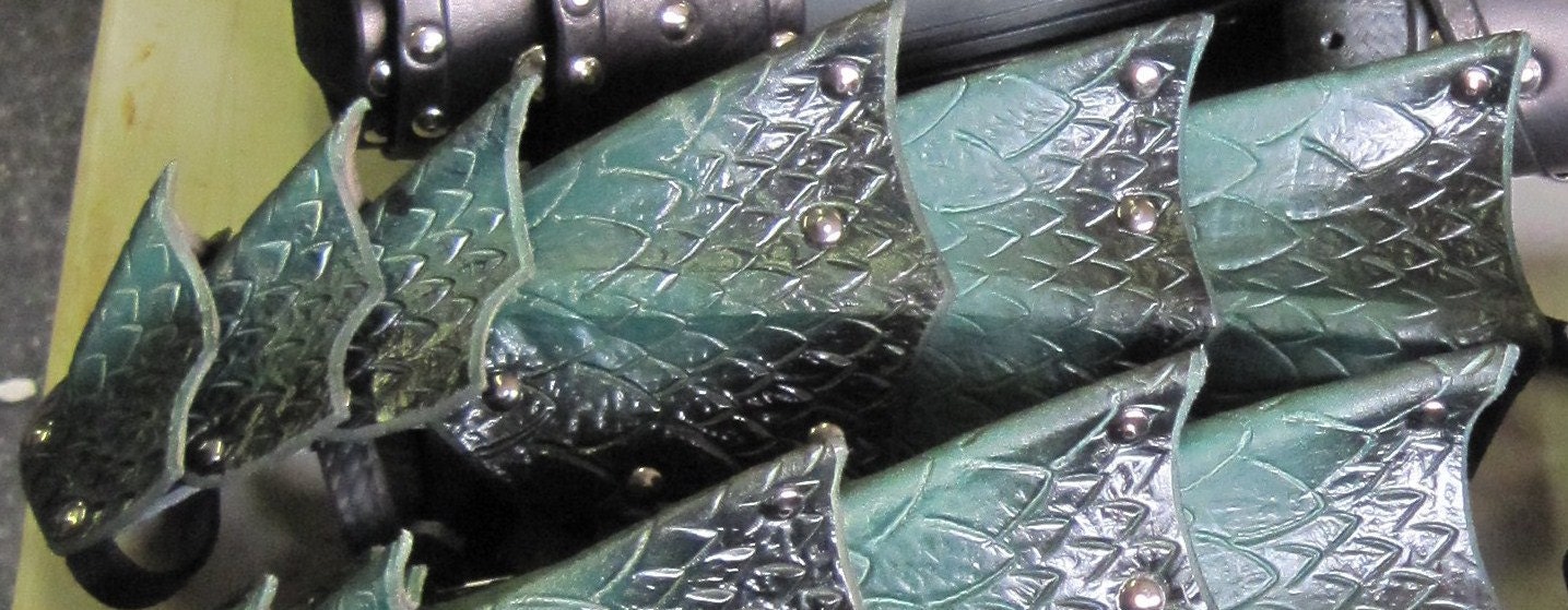 Dragon Scale Leather Armor Gauntlets