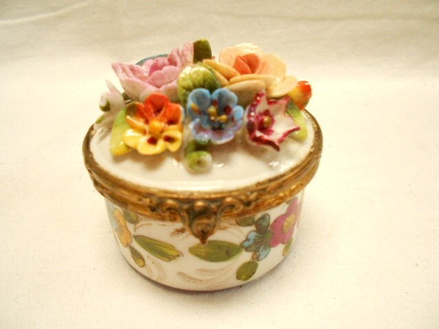 Reserved for gryphonsdragonswings Vintage French Floral Porcelain Trinket Box (A240)