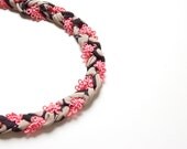 HEADBAND of braided elastan yarn and trimmings, wood bead as lock, black, cappuccino color, salmon pink