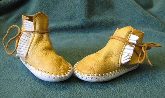 minnetonka deerskin mocs