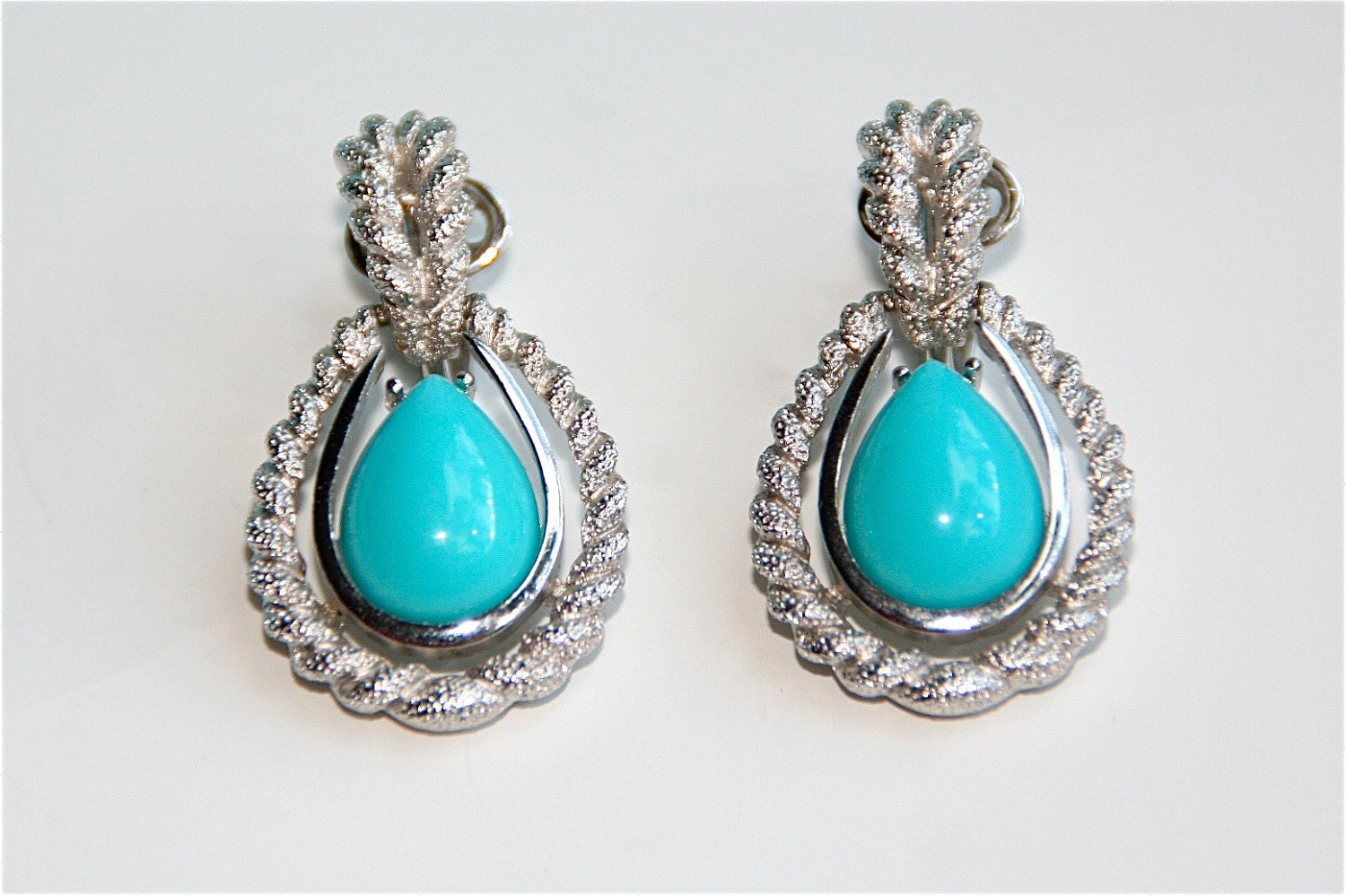 Earrings, Trendy, Fashion, Classic Vintage, Clip on Drop Blue, AVON Vintage 70s, Door Knocker Earrings, Faux Turquoise in Silver Tone