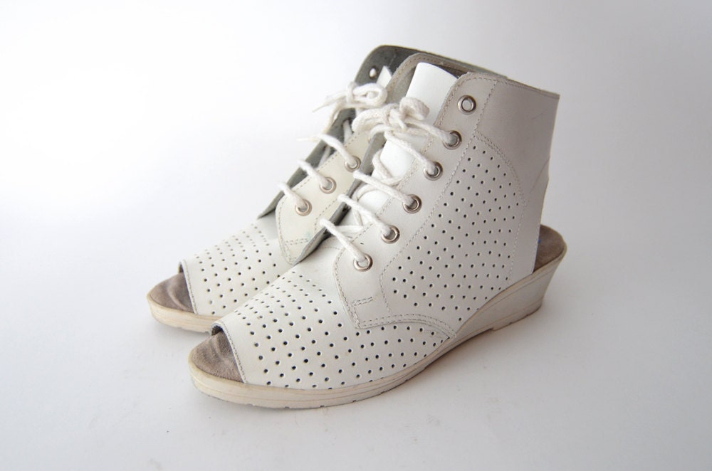 Vintage white leather peep toe wedge