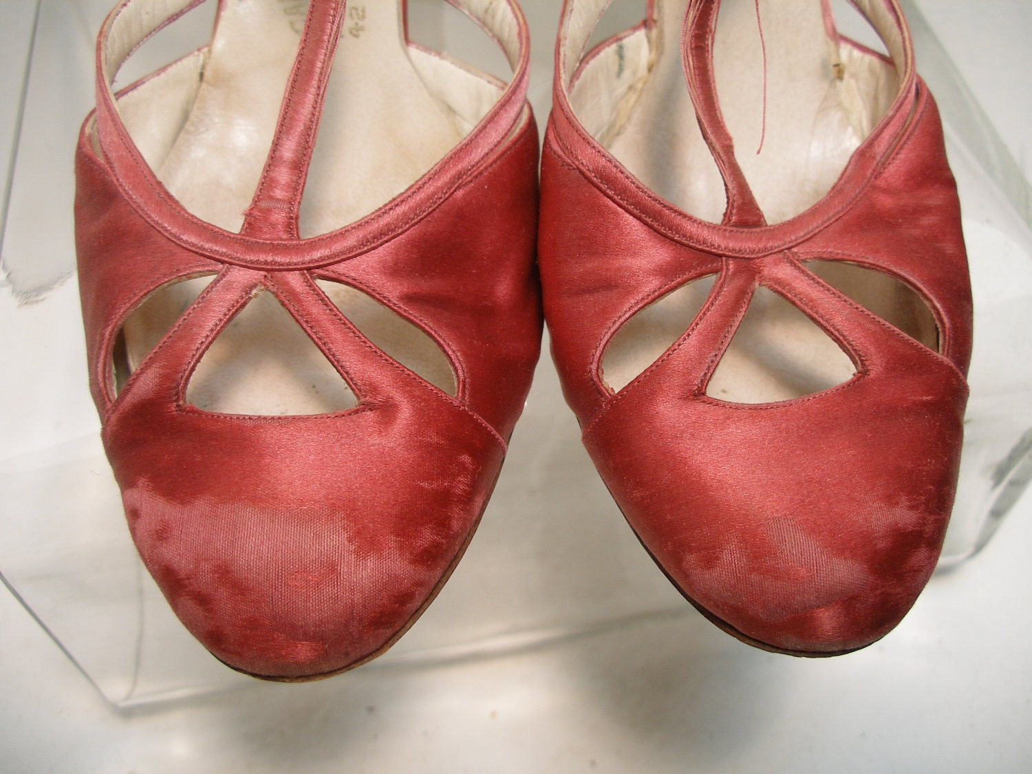 1920s 1930s Rose Color Silk T-Strap Pumps with Button Ankle Strap Fastener