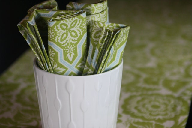 set of 4 100% cotton napkins in tile flourish green