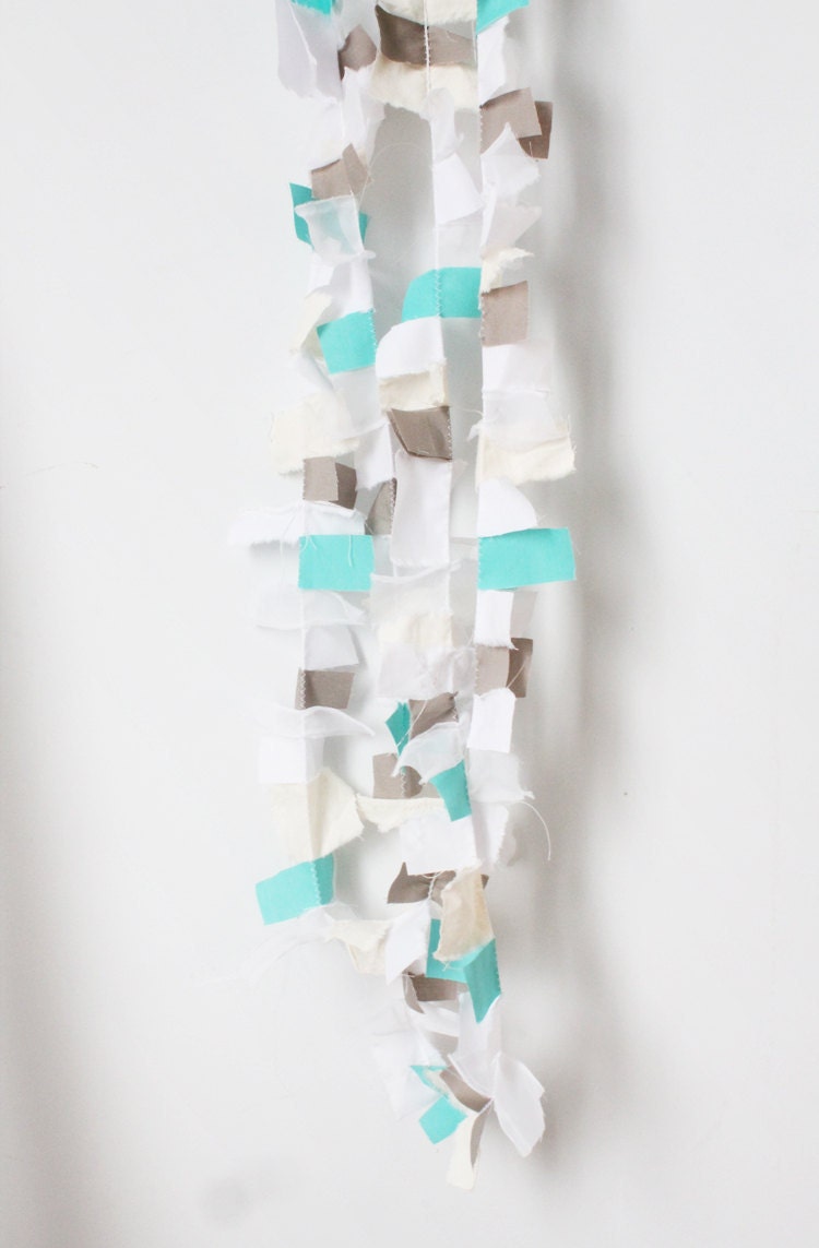 Linda Blue-grey garland