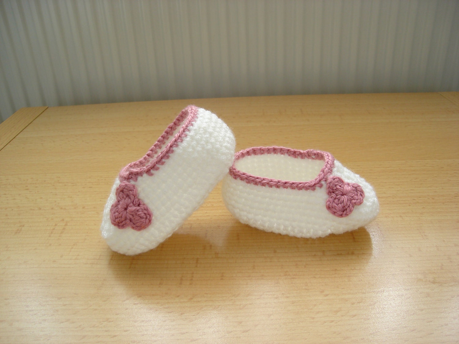 Baby girl, booties,shoes,white crochet baby shoes, 3-6 mounth