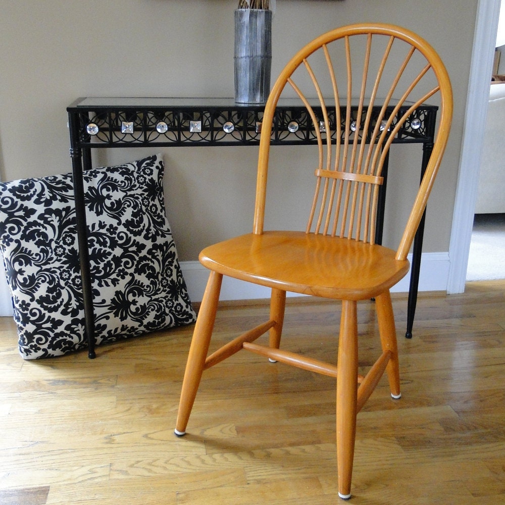 Vintage Windsor Chair Inspired Seating Maple Blonde Wooden Seat Spindle Shield Back Support Eclectic Mid Century Home Furnishings