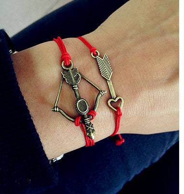 THE HUNGER GAMES - Bow and Arrow Survival Bracelet