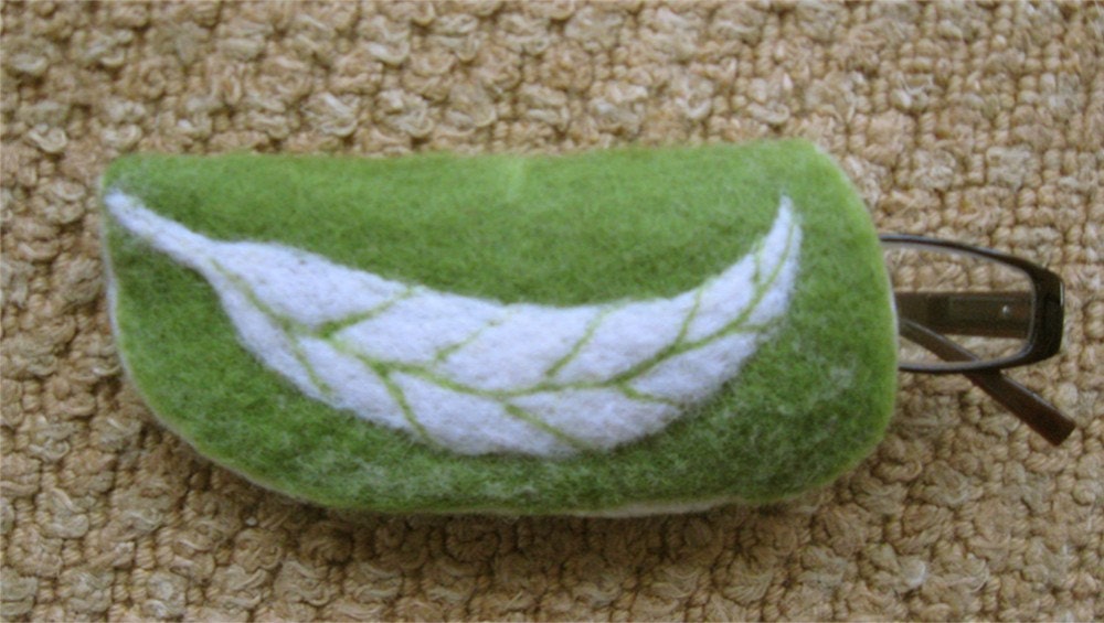 green leaf eyglass case
