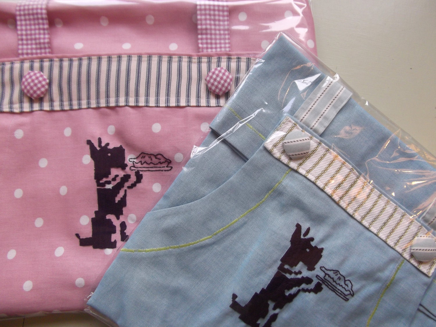 Apron, pink / white polkadot ,handembroidered with a cheerful scottie dog serving a pie.