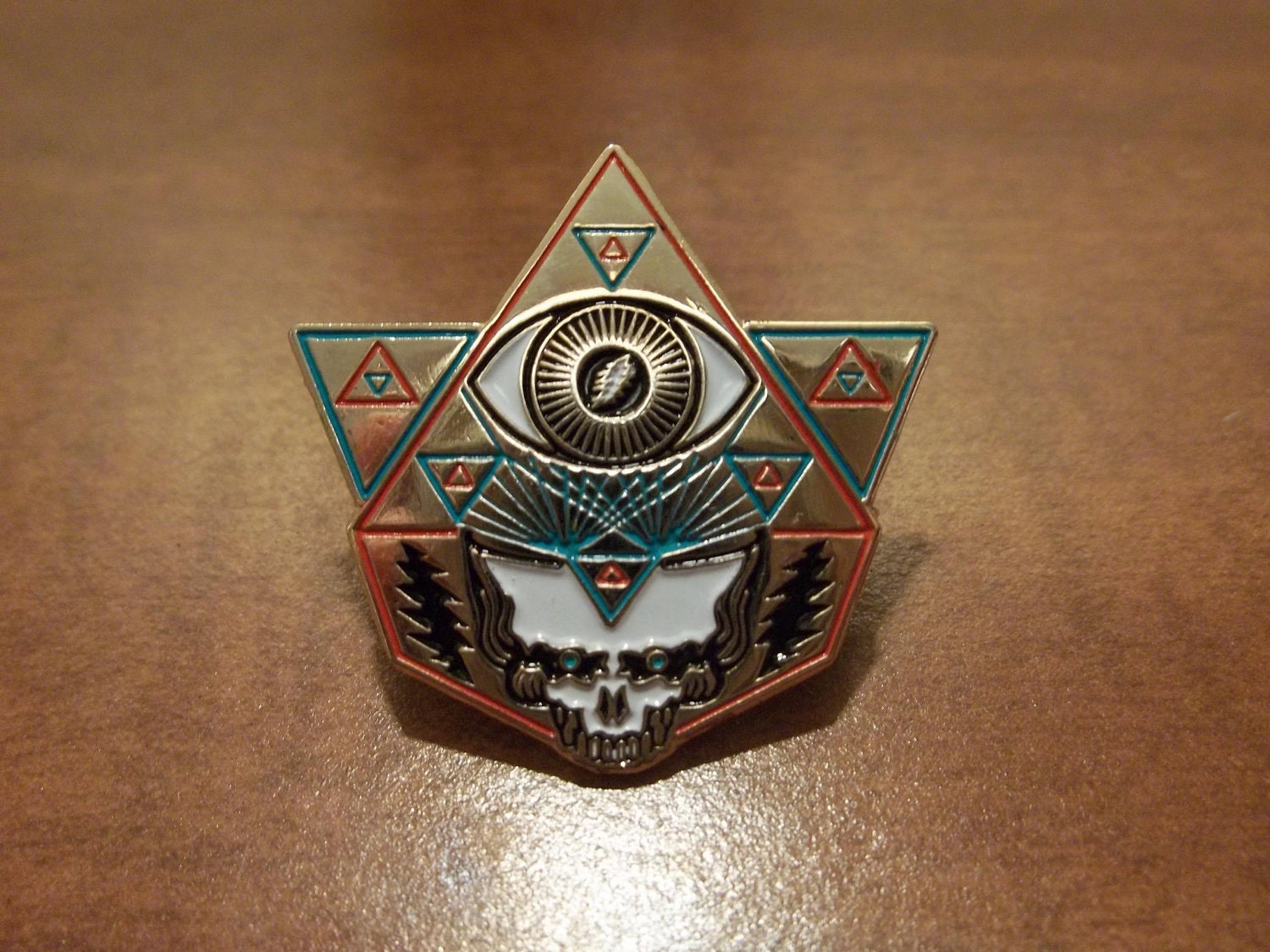 NEW - Grateful Dead - "Eyes of The World" pin - GOLD