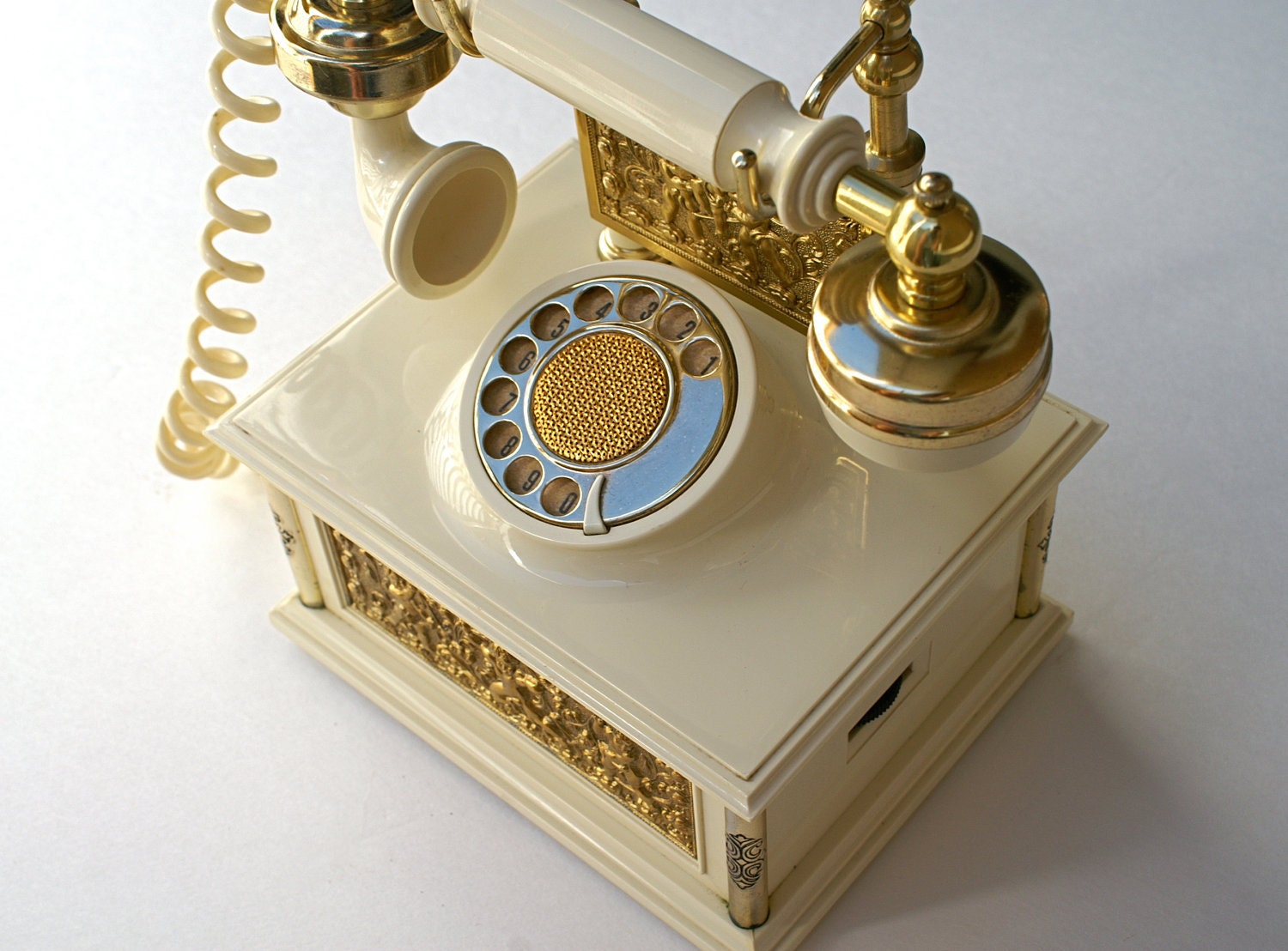 70s Novelty AM Radio Vintage French Provincial Style Faux Princess Phone