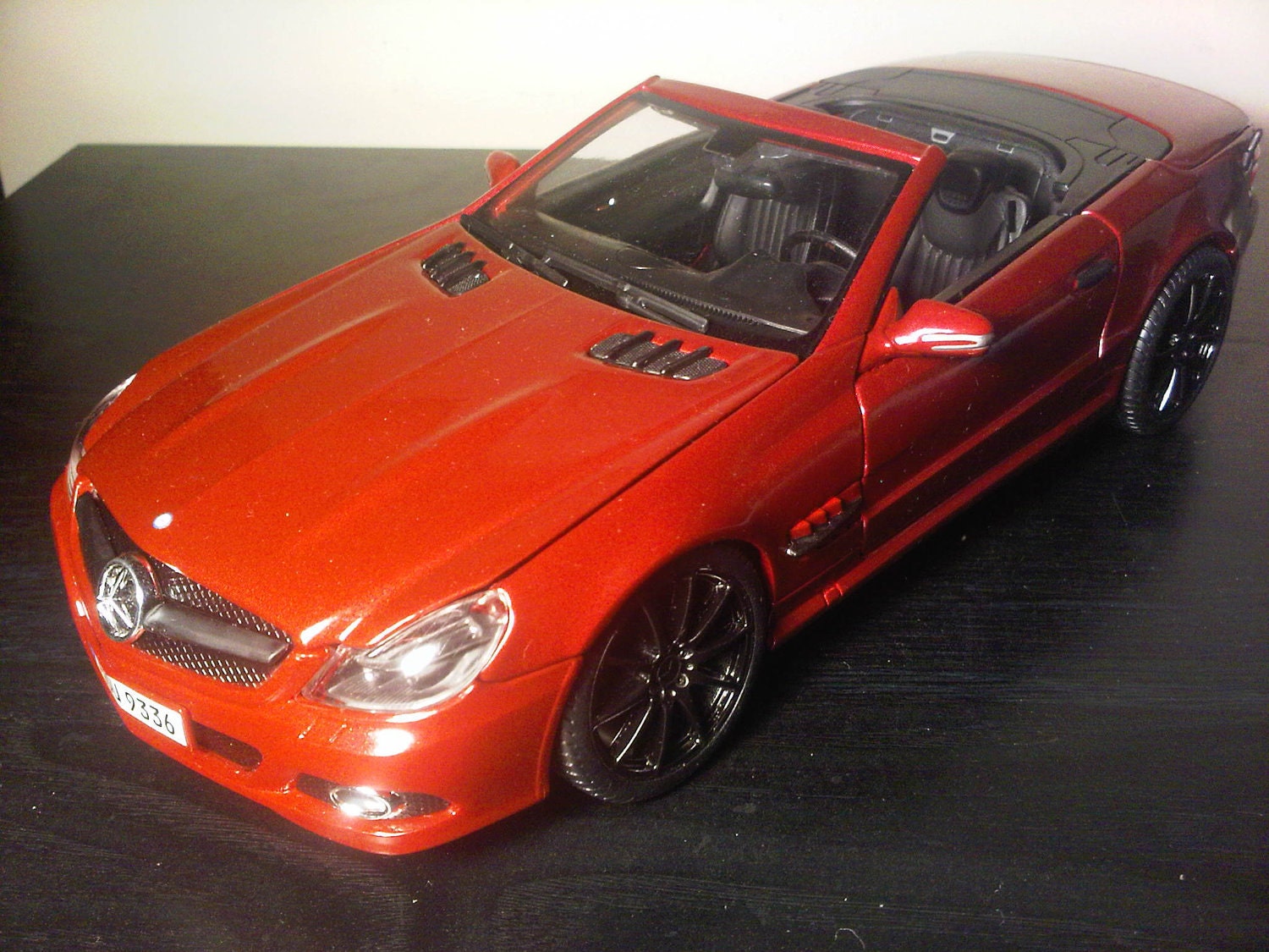 Hand Painted Detail Mercedes-Benz SL 550 Convertible 1:18 Scale Special Edition Diecast, Die Cast
