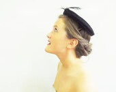 1950s Black Velour Hat with Feather / Toque Hat / 50s Beret Hat / Quail Hat - CoyoteMarmalade