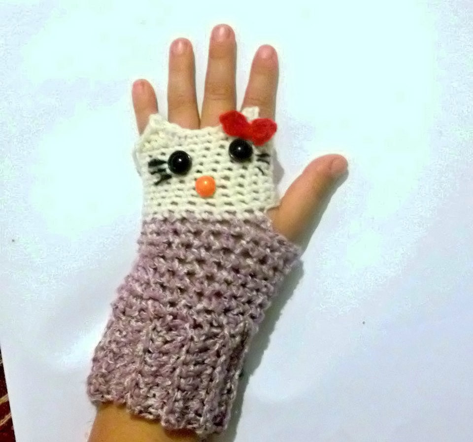 Crochet pattern HELLO KITTY Gloves (Pdf file).