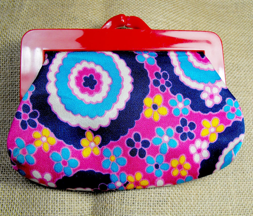 Flower power hippie floral purse. Totally retro. Completely vintage
